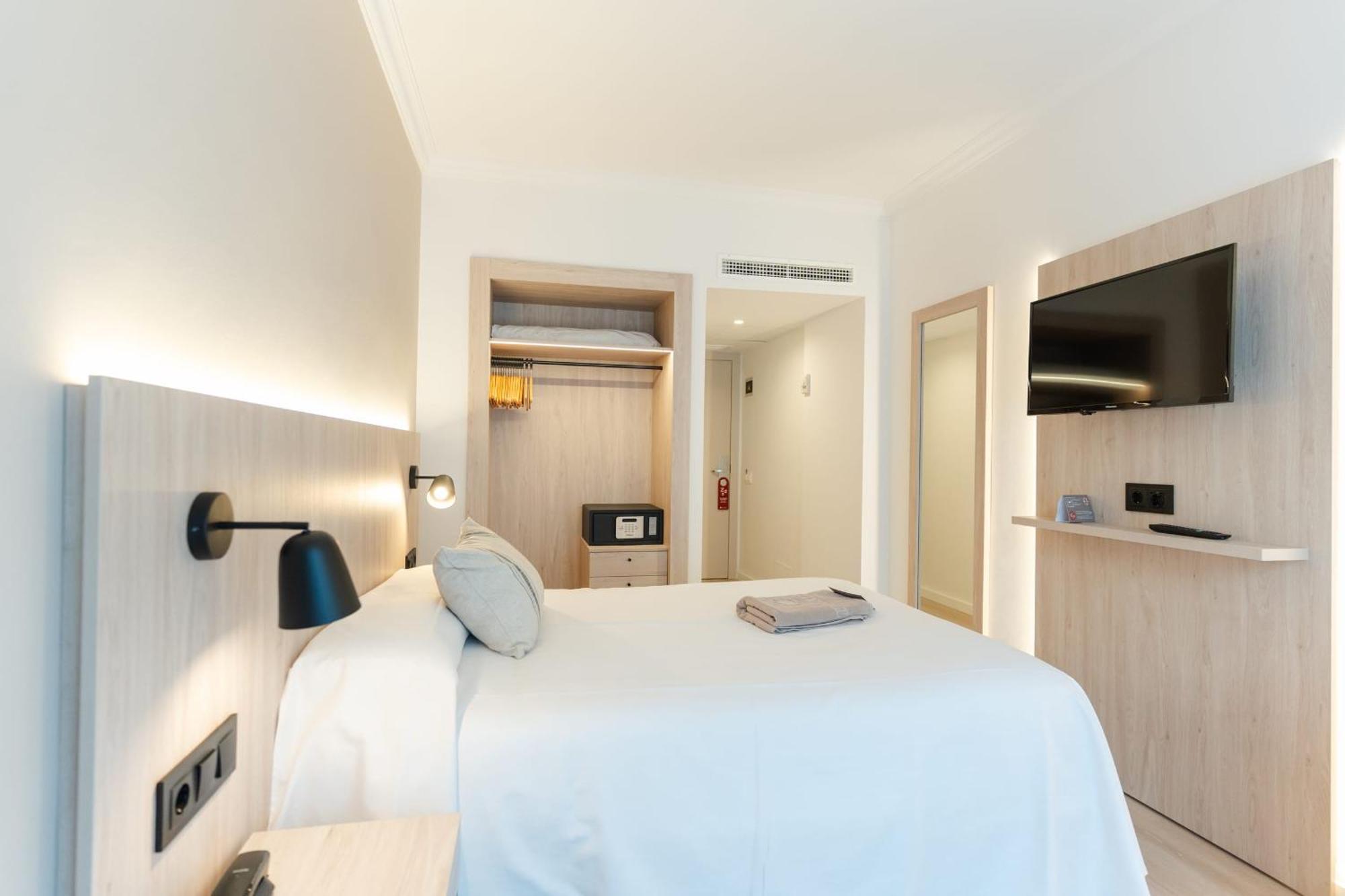 Double Room,1592876939:JPEG